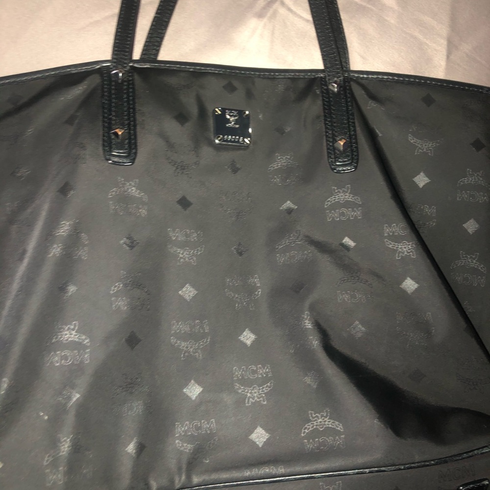 Medium mcm tote bag